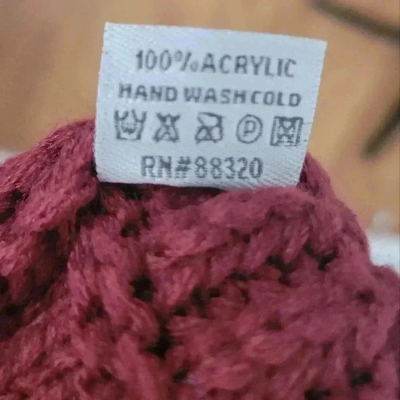 NWOT C.C Acrylic Knit Beanie - Picture 4 of 4